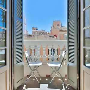 c74-marvelous-3-bedroom-apartment-in-historical.hotelsinnerja.org/